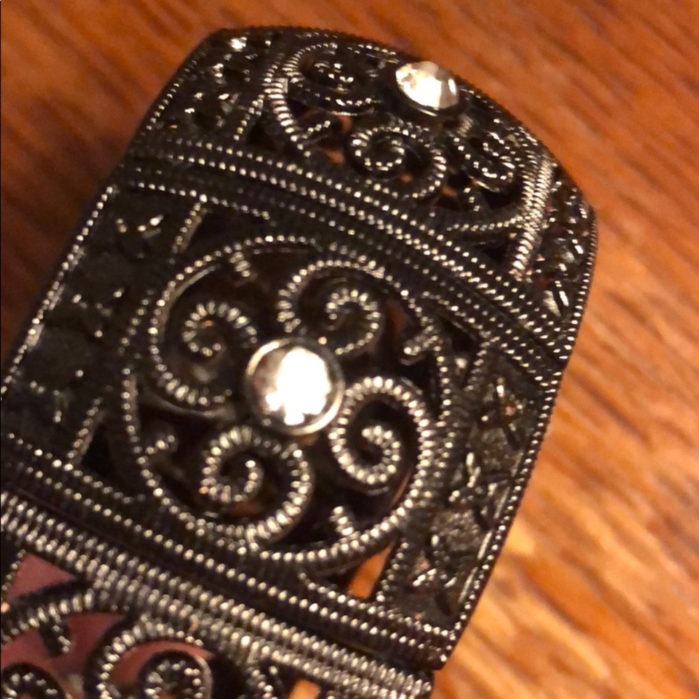 B- Iconic Metal Watch Bracelet - Picture 4 of 12